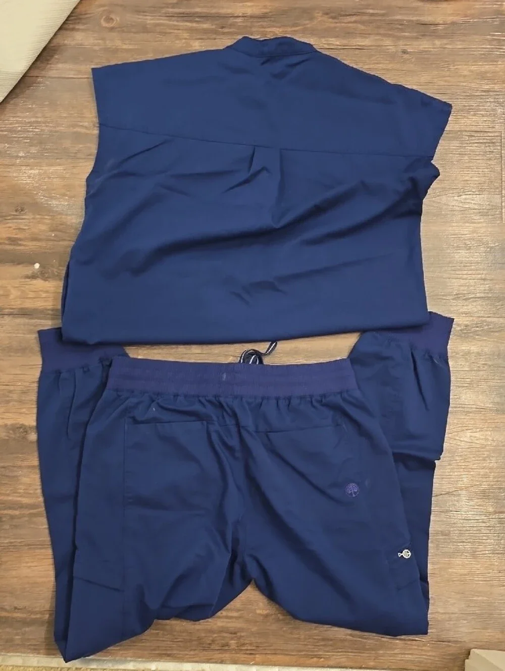 healing hands Navy Women's Scrub Top & Jogger Pants Set